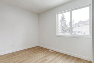 Hartford County Townhomes in Edmonton, AB - Building Photo - Building Photo