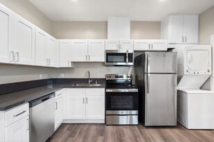 Arrive at the Retreat in Thousand Oaks, CA - Building Photo