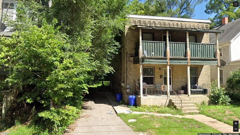 908 8th Ave Ct in Rockford, IL - Foto de edificio