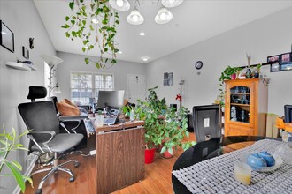 2878 Cedar Glade Rd, Unit 5571-201 in Naperville, IL - Foto de edificio - Building Photo
