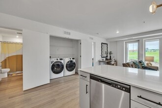 Esox House Apartments in St. Paul, MN - Foto de edificio - Building Photo