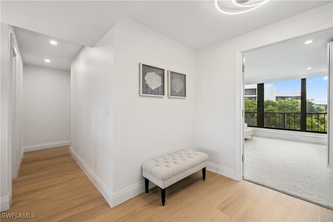 property at 2318 Gulf Shore Blvd N