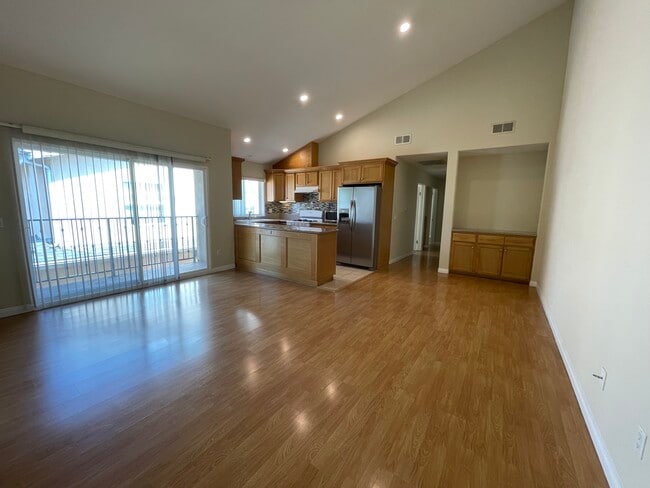 13806 Vanowen St, Unit 4