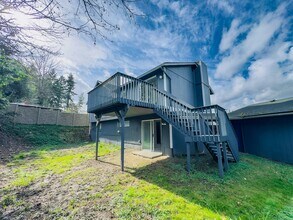 7027 NE 152nd Ct in Kenmore, WA - Building Photo - Building Photo