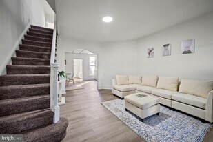 312 E Eleanor St in Philadelphia, PA - Building Photo