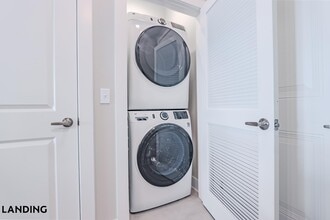 2361 Commerce Park Dr NE, Unit 4201 in Palm Bay, FL - Foto de edificio - Building Photo