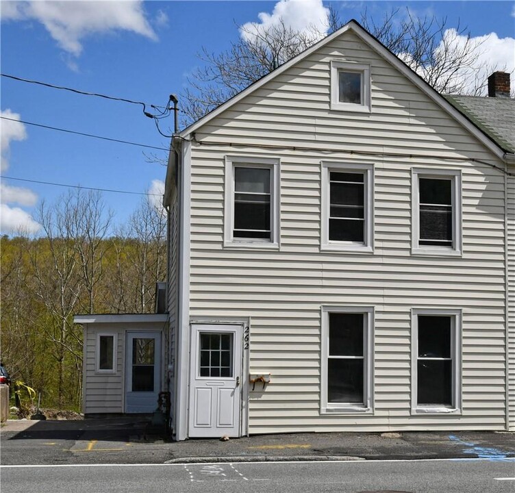 262 Orange Turnpike in Sloatsburg, NY - Building Photo