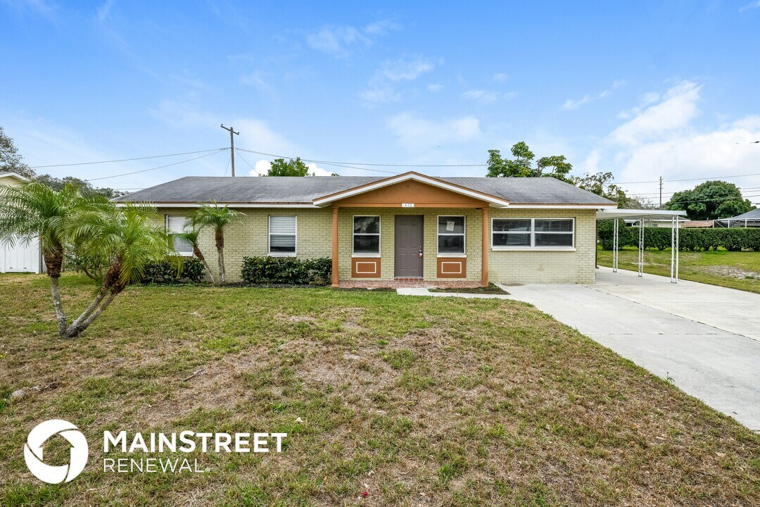 610 Charlotte Ave in Tarpon Springs, FL - Foto de edificio