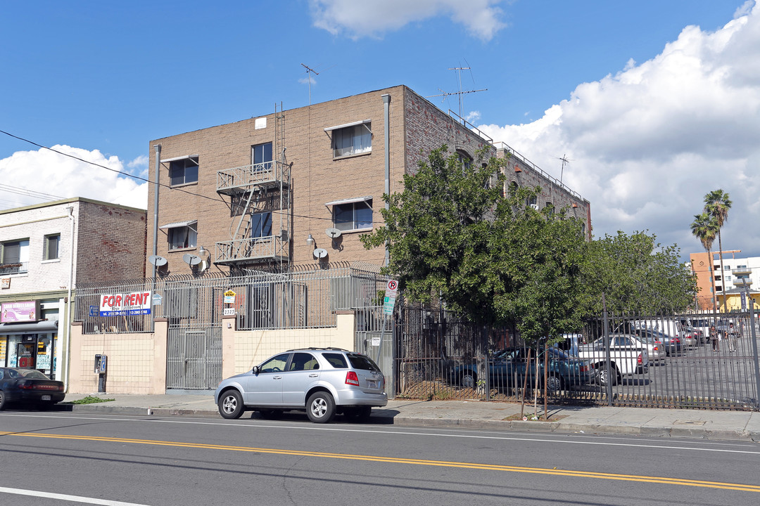 2323 W 11th St in Los Angeles, CA - Building Photo