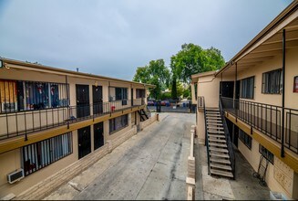 3318 Drew St in Los Angeles, CA - Foto de edificio - Building Photo