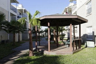 Falls of Wilcrest in Houston, TX - Building Photo - Building Photo