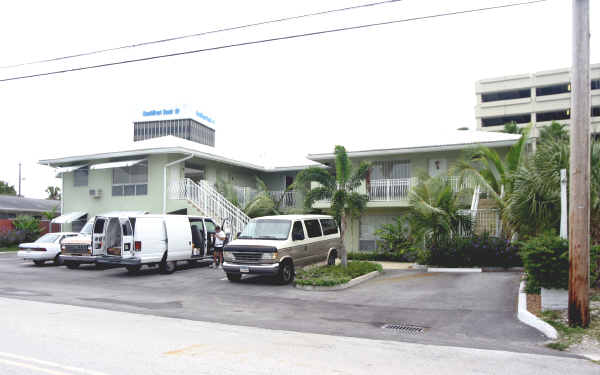 Executive House Apartments in Fort Lauderdale, FL - Building Photo - Building Photo