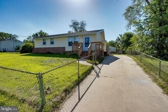 4 Schollcrest Ave in Deptford, NJ - Building Photo - Building Photo