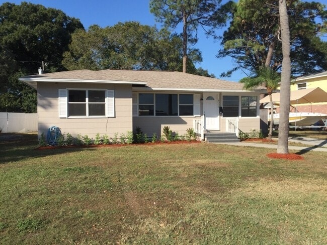8330 63rd Way N in Pinellas Park, FL - Building Photo - Building Photo