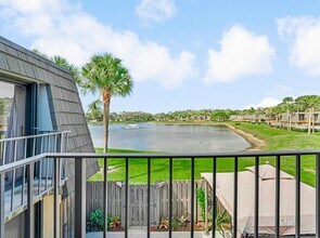 2439 24th Way in West Palm Beach, FL - Building Photo - Building Photo