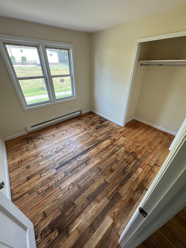 35 Highland Ave, Unit 3 in Monticello, NY - Foto de edificio - Building Photo