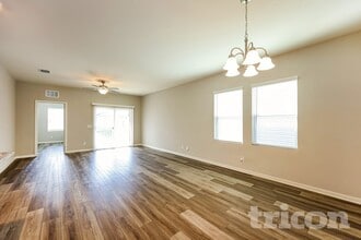 14384 Gunsight Pass in San Antonio, TX - Foto de edificio - Building Photo