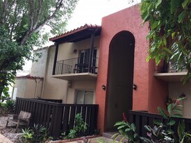 10762 N Kendall Dr in Miami, FL - Building Photo