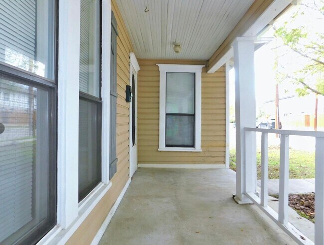 612 Schmitz Ave in Denton, TX - Building Photo - Building Photo