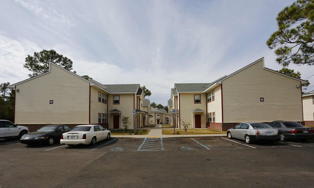 Emerald Pines in Gulfport, MS - Building Photo