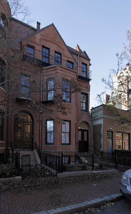 246 W Newton St in Boston, MA - Foto de edificio