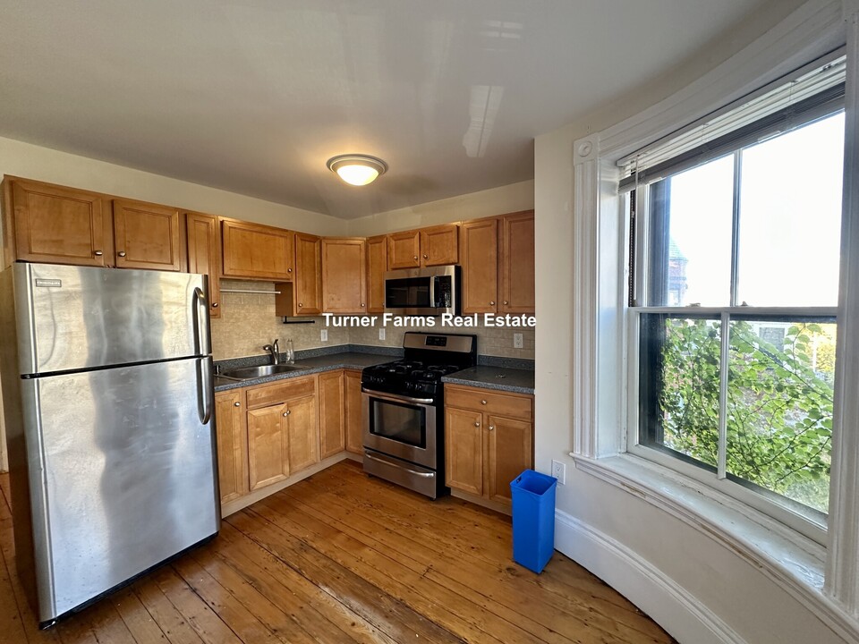 25 Ware St, Unit 2 in Cambridge, MA - Building Photo