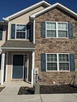 417 Viewpoint Way in Waynesboro, PA - Building Photo