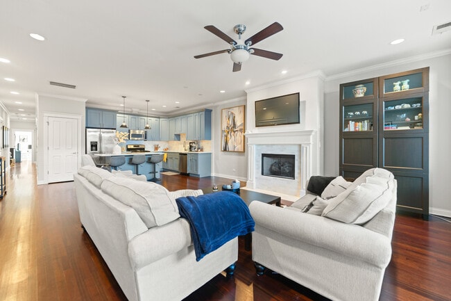 3056 N Clybourn Ave in Chicago, IL - Building Photo - Building Photo