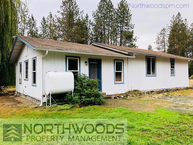 5171 New Hope Rd in Grants Pass, OR - Building Photo - Building Photo