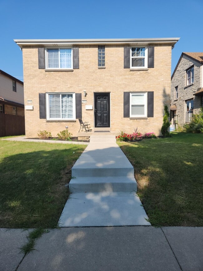3155 S 39th St, Unit Charming Jackson Park