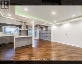 11 Duncan Bull Dr in Brampton, ON - Building Photo - Building Photo