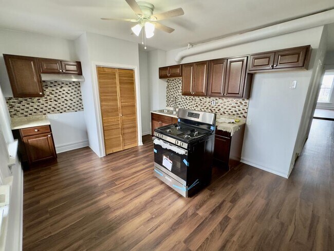 property at 1549 W Chicago Ave