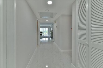 2751 N Palm Aire Dr, Unit 501 in Pompano Beach, FL - Building Photo - Building Photo