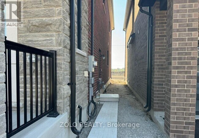 77 Suzuki St in Barrie, ON - Building Photo - Building Photo