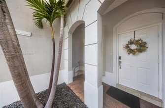 5625 NW 112th Path in Doral, FL - Building Photo - Building Photo