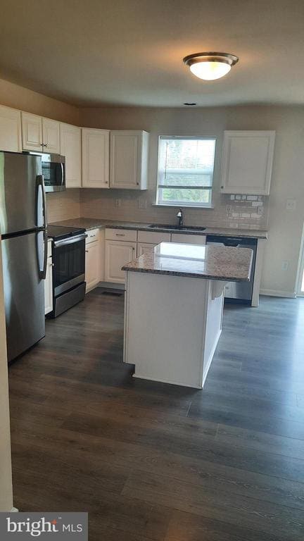 property at 823 Admiral's Quay Dr