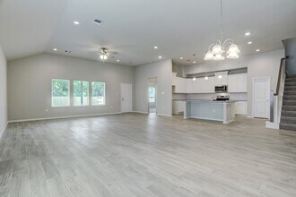 725 W Foley St in Alvin, TX - Building Photo - Building Photo