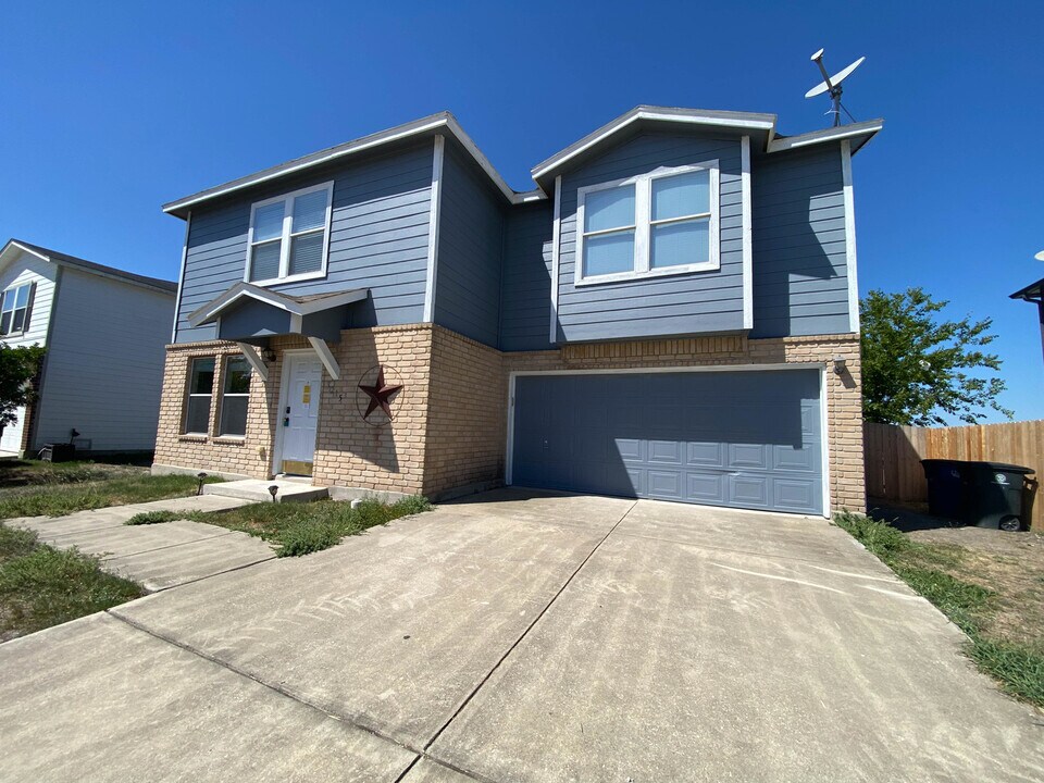 3215 Northwest Blvd in New Braunfels, TX - Building Photo