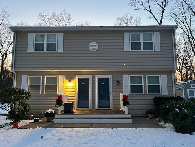 489 Boston Neck Rd, Unit 489 Boston Neck in North Kingstown, RI - Building Photo - Building Photo