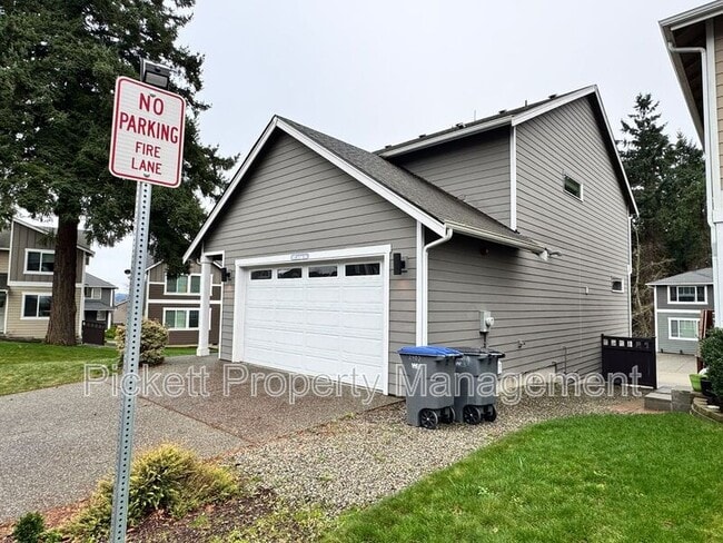 2402 Seringa Ave in Bremerton, WA - Building Photo - Building Photo