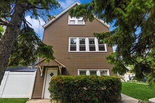 5002 W Gunnison St in Chicago, IL - Building Photo