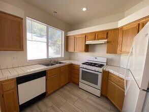 5155 W Tropicana Ave in Las Vegas, NV - Building Photo - Building Photo