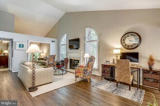 5717 Balsam Grove Ct, Unit Oliver in North Bethesda, MD - Building Photo - Building Photo