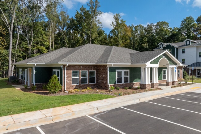 Harrison Village in Gainesville, GA - Foto de edificio - Building Photo