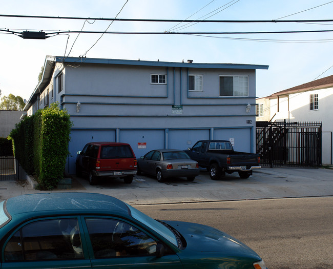 216 W Plymouth St in Inglewood, CA - Foto de edificio - Building Photo