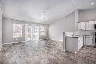 595 Courtyard Pl in Watervliet, MI - Building Photo - Building Photo