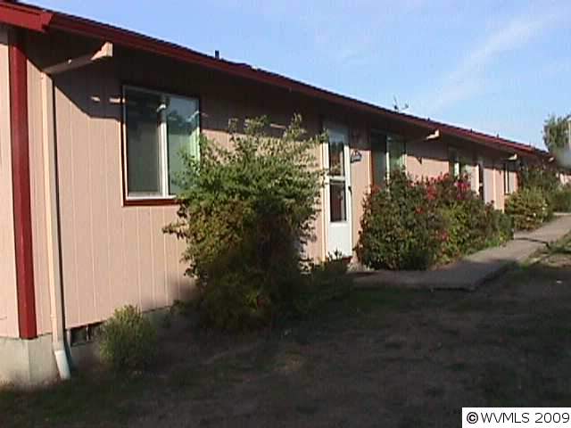 880 N Pershing St in Mt Angel, OR - Building Photo