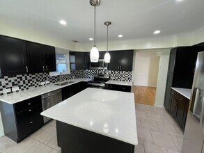 3917 Larchwood Dr in Virginia Beach, VA - Building Photo - Building Photo