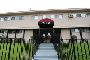 Fulton Riviera in North Hollywood, CA - Foto de edificio - Building Photo