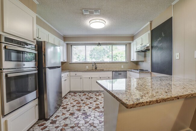 809 Redwater Rd in Wake Village, TX - Building Photo - Building Photo